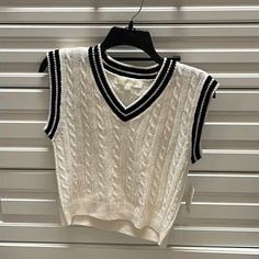 Never Worn Vest. Super Cute And Fashionable. Goes With Most Clothing Sophomore Outfits, Cute Vest, Vest Outfits, Cream And Sugar, Outfit Style, Fall 2024, School Outfits, Black Cream, Cute Outfits