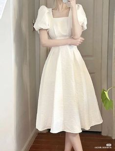 Korean Style Gown, Simple Semi Formal Outfits, Elegant Wrap Dress, Preppy Mode, Elegant Summer Dresses, Elegant Midi Dresses, Estilo Preppy, Korean Dress, Vintage Elegant