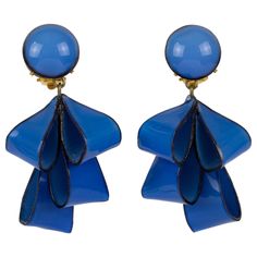 Lovely dimensional dangling clip-on earrings designed by Cilea Paris. These hand-made artisanal resin earrings feature dimensional ribbons with textured patterns built together to form a powerful statement piece. Very nice cobalt blue with black contrast color. Marking underside of each earring: Cilea - Paris. Measurements: 1.57 in. wide (3.9 cm) x 2.82 in. high (7.2 cm). Black Contrast Color, Brown Leather Sneakers, Hardware Jewelry, Cobalt Blue Earrings, Resin Earrings, Accessories Jewelry Earrings, Clip Earrings, Blue Ribbon, Blue Earrings