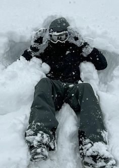 Snowboard Fit Men, Snowboarding Aesthetic Men, Aesthetic Snow Pics, Snow Outfit Aesthetic, Snowboard Photo Ideas, Ski Photo Ideas, Snow Outfit Men, Ski Outfit Men, Skiing Fashion