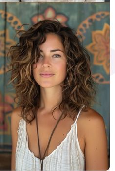 Choppy Layered Curly Hair, Hairstyles To Make Hair Look Thicker, Medium Haircut For Curly Hair, Curly Long Bob, Perfect Curly Hair, Shoulder Length Curly Hair, Timeless Looks