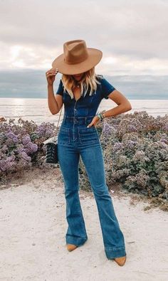 Flared Jumpsuit, Mode Shoes, Boho Mode, Look Jean, Looks Country, Nashville Outfits, Western Style Outfits, Rodeo Outfits, Flare Jumpsuit