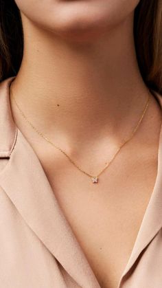 Classy Jewelry Aesthetic Gold, Simple Pendents For Gold Chain, Neckpiece Aesthetic, Simple Neck Chains Gold, Aesthetic Chains Necklace, Pendant Designs Gold Simple, Neck Chains Gold Simple, Simple Diamond Chain, Gold Necklaces Aesthetic