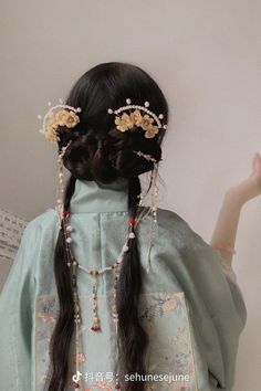 Chinese Hairstyle Aesthetic, Long Chinese Hairstyles, Viet Hairstyles, Chinese Hanfu Hairstyle, China Hairstyle, Chinese Hairstyle Traditional, Hairstyles Chinese, Traditional Chinese Hair, Chinese Traditional Hairstyles