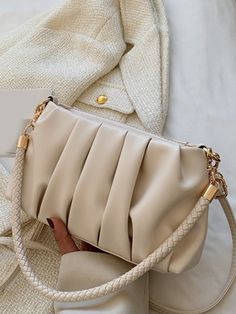 Bege elegante Collar  PU Simples Saco plissado Embellished   Bolsa Feminina 2023 Purse Trends, Trendy Bags For Women, Beige Accessories, Classy Purses, Ruched Bag, Beige Purse, Purse Trends, Trendy Purses