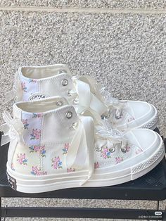 Coquette Converse, Coquette Decoration, Star Coquette, Cute Converse Shoes, Shoes Sneakers High Tops, Cute Converse, Pretty Sneakers, Dr Shoes, Pretty Shoes Sneakers