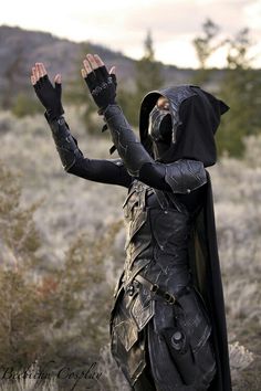 A prayer before battle Nightingale Armor, Skyrim Cosplay, Cosplay Cosplay, Unique Halloween Costumes, Unique Halloween, Cosplay Dress, Best Cosplay