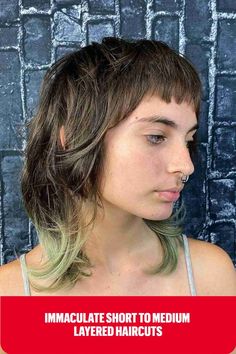 Short Two Tone Layered Medium-Length Wolf Cut with Dip Dye Hair Dip Dye, Wolf Cut Hairstyles, Edgy Hairstyles, Two Toned Hair, Short Shaggy Haircuts, Shaggy Long Hair