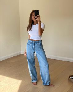 Instagram Mid Rise Jeans Outfit, Combination Outfit, Natural Outfit, Closet Capsule, Bangkok Trip, Summer Causal, Jeans Fits, Style Rut, Chic Jeans