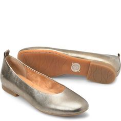 Brand New, Never Worn, Box Included. So Comfy And Festive Flats By Born. Just The Right Amount Of Shimmer. Great For Holiday Outfits! Gold Flats, Born Shoes, Ballet Flat, Holiday Outfits, Flat Shoes Women, Ballet Flats, Loafer Flats, Loafers, Ballet