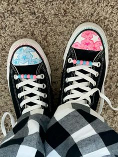 converse Converse Art, Converse Drawing, Doodle Shoes, Diy Converse, Sharpie Shoes, Converse Design, Converse Aesthetic, Custom Shoes Diy, Custom Converse