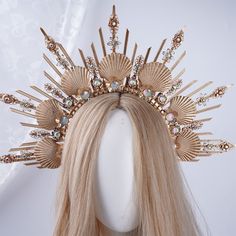 👑 Product Description:  -- Appearance: Gold Glitter Shell Pearl Halo Crown, Witch Jewelry Gift, Zip Tie Jewelry, Beach Wedding Headpiece Gold glitter shell pearl halo crown is a very fashionable crown, with gold sequins and elements of shells, pearls and conch, people will be attracted by its unique charm at a glance, and become one of the highlights of the event, especially suitable for seaside activities, doing The princess of the sea. -- Adjustable size: One size fits most people, ideal for Zip Tie Mermaid Crown, Sea Shell Head Piece, Pearl Crown Mermaid, Sea Headpiece, Shells Headpiece, Ariel Crown, Siren Crown, Shell Outfit, Ocean Crown