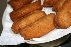 some fried food is sitting on a paper towel