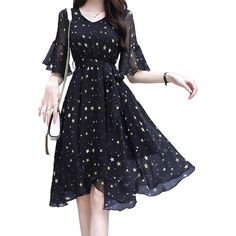 Vestido estrela de verão estilo coreano, gola redonda, preto, meia manga, saia plus size para mulheres  Nossos produtos são de muito boa qualidade e sua aparência e função também estão à frente de outras lojas do setor. Não hesite em comprar, Somos uma loja que preza pela qualidade e pelo atendimento em especial. Nossos produtos se concentram em produtos de vestuário. Clique em Seguir para obter um cupom extra de seguidor. 100% novo e de alta qualidade. Tamanho: M Comprimento: 85 Busto: 86 Cintu Vestidos Vintage, Vestido Casual, Fashion Dresses, Pom Pom, Dress Outfits, Chiffon, Plus Size, Dresses, Clothes