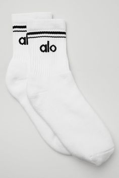 Instant classic. The Unisex Half-Crew Throwback Sock has all the features of a fave: a super-soft feel, comfy cushioning and classic stripe detail. Wear it tall or scrunched with leggings or shorts and your go-to sneakers. Comfy cushioning Alo Socks Aesthetic, Alo Socks, Wishlist Ideas Aesthetic, Lululemon Socks, Sweatpants And Sweater, Birkenstock Clogs, Adidas Socks, Gray Accessories, White Socks