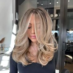 Explore the harmony of ash blonde and caramel tones in this voluminous balayage. Cascading layers frame your face, flowing into fuller waves, while a sweeping fringe softly veils the forehead. Experience a glamorous blowout that adds bounce and body. Click to see more and follow us on Pinterest for endless hairstyle ideas! ** Photo Credit: Instagram @styledxsierra Blonding Specialist, Butterfly Hairstyle, Twist Cornrows, Beige Blond, Butterfly Haircut, Hair Tint, Hair Adviser, Auburn Hair, Friday Feeling