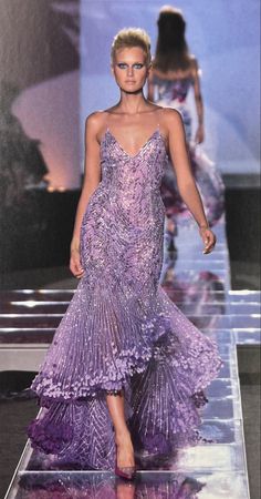 90s Runway Fashion Dresses, Versace Clothes Women, Versace Wedding Dress, Vintage Versace Dress, Stunning Dresses Gowns, Fashion Dream Job, 90s Runway Fashion, Versace Dress