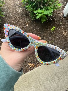 Trendy White Sunglasses With Custom Name, Customized Sunglasses, Decorated Sunglasses, Bedazzled Sunglasses, Bedazzled Stuff, Bachelorette Sunglasses, Diy Sunglasses, Coachella 2024, Coachella Party