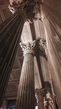 an ornate column in the center of a room with columns and ceiling lights on either side