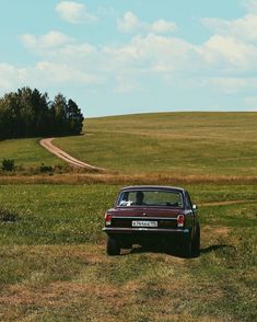 деревня, старые машины, машина, дороги, пригород, эстетика деревни, village, old cars, car, roads, suburbs, village aesthetics Ron Weasley Aesthetic, Mirror Of Erised, Weasley Aesthetic, Dashboard Camera, Car Camera, Ron Weasley, Dash Cam, European Summer, App Control