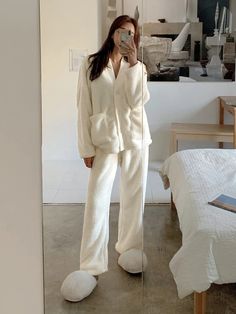 Homewear Outfit, Photo Yearbook, Winter Pajamas, Cute Pajamas, Pajama Set Women, Cute Selfie Ideas, Pajama Sets, Pj Sets, Sewing Clothes