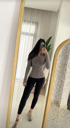 Modele Fitness, Off Duty Outfits, Cute Workout Outfits, Fitness Wear Outfits, Lululemon Define Jacket, Gym Clothes Women