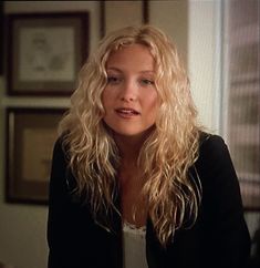 Curly Cool Blonde Hair, Chelsea Parke Kramer, Style Thoughts By Rita Left Down, Andie Anderson Hair, Long Hair Wavy Haircut, Kate Hudson Curly Hair, Carrie Bradshaw Hair Curly, 90s Wavy Hair, Volume Wavy Hair