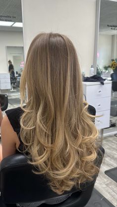 Balyage Long Hair, Summer Blonde Hair, Brown Hair Inspo, Brunette Hair With Highlights, Dirty Blonde Hair, Dark Blonde Hair