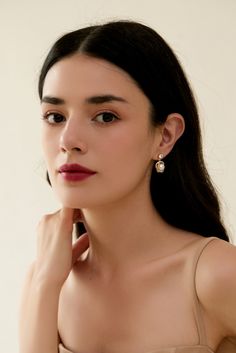 Crystal Pearl Earrings, Elegant Makeup, Summer Makeup, Crystal Pearls, Simple Makeup, Makeup Inspo, Dark Hair, Makeup Routine, Maquillaje De Ojos