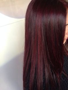 Burgundy Streaks In Brown Hair, Hair Colour Inspo For Black Hair, Brown Hair With Red Streaks, Red Undertone Hair, Cool Toned Red Hair, Hair And Glasses, Hair Color Underneath