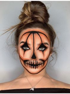 Halloween Makeup For Men Simple, Halloween Makeup Easy Pumpkin, Easy To Do Halloween Makeup, Halloween Pumpkin Makeup Looks, Easy Fun Halloween Makeup, Easy Halloween Pumpkin Makeup, Pretty Pumpkin Makeup, Best Halloween Makeup Products, Easy Halloween Makeup Pumpkin