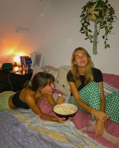 Sleepover Aesthetic, Girls Night Movies, Summer Goals, Gal Pal, Friend Goals, Friendship Goals, Friend Photoshoot, Best Friend Pictures, Summer Dream