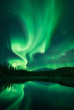 the aurora bore is reflected in water at night