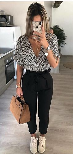 Leopard Print Outfits, Outfit Chic, Business Casual Outfits For Work, White Leopard, Adidas Outfit