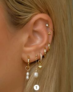 Eats Piercing, Piercing Ideas For Both Ears, Earrings Up The Ear, Earring On Ear, Many Earrings In Ear, Gold Ear Stacking, Earring Designs On Ear, Peircings Women Classy, Stacked Earrings Ear Piercings