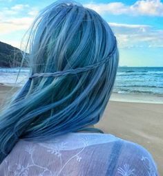 Sky Blue Hair, Light Blue Hair, Blue Haired Girl, Creative Hair Color, Pretty Hair Color, Peinados Fáciles Para Cabello Corto, Creative Hairstyles