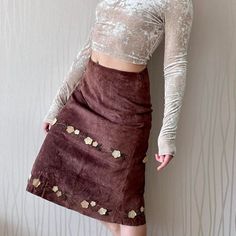 This gorgeous 90's piece is so ethereal and timeless! I styled with a neutral velvet crop and chunky boots for a fairy grunge fantasy look perfect for spring! Features buttery soft real leather construction, zig zag finish on the waist and layered throughout, beautiful flower stitching and embroidery, dark maroon brown colorway, midi length and A-line silhouette! No size tag but fits like a small/medium, measurements are on pic 3 PLEASE NOTE: the lining is detached along the zip, shown in pic 4, Whimsigoth Skirt, Witchy Coquette, Fantasy Look, Midi Skirt Y2k, Flower Stitching, Look Grunge, Y2k Fairycore, Dark Maroon, Skirt Y2k