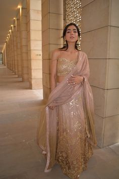 ALL THAT GLITTERS Traditional Fashion Show, Glitter Dress Party, Indian Wedding Outfits Guest, Day Wedding Outfit, Indian Outfits Modern, Lengha Blouse Designs, Best Indian Wedding Dresses, Indian Outfits Lehenga, Dresses Traditional