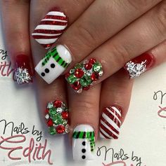 Festive and Fabulous Christmas Nail Art. Nails With Bling, Nail Noel, Nail Art Noel, Holiday Nails Winter, Holiday Nail Designs, Cute Christmas Nails, Christmas Gel Nails, Christmas Nail Art Designs, Holiday Nail Art