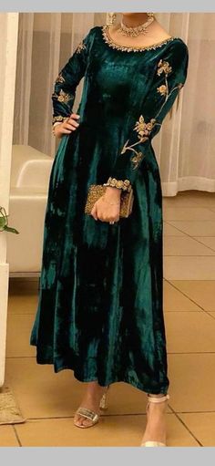 Velvet Dress Designs Pakistani Frocks, Velvet Dress Designs Gowns Indian, Velvet Maxi Dress Pakistani, Velvet Party Wear Dresses, Velvet Frocks For Women, Velvet Dress Long Classy, Velvet Suits Design Women, Frock For Ladies, Velvet Frock Design