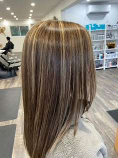 90s Streaked Hair, Lowlights On Straight Hair, Low Lights On Blonde Hair Straight, One Layer Haircut Medium, Whole Head Of Highlights, High Lights Low Lights, Highlights Brown Hair Tan Skin, Dark Hair With Light Highlights Balayage, Quarter Head Foils Hair