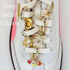 These stylish carabiner charms for sneakers are designed as a unique shoe charm for laces, featuring a stunning gold charm with an initial for a personalized touch. With additional elements like a cowboy hat, a women's bow charm, and charming gold hearts and stars, it makes a fabulous accessory for any footwear! 𝐃𝐄𝐓𝐀𝐈𝐋 ♥️ Free gold letter charm with any purchase ♥️ Gold filled carabiner and charms 𝐎𝐍𝐄 𝐒𝐈𝐙𝐄: 📏 Carabiner is approximately 2.3 cm long 𝐒𝐇𝐈𝐏𝐏𝐈𝐍𝐆 𝐓𝐈𝐌𝐄 📦 Avera Cowboy Hat Women, Cowboy Hats Women, Unique Shoe, Samba Shoes, Hearts And Stars, Diy Sneakers, Bow Charm, Chapeau Cowboy, Shoe Crafts