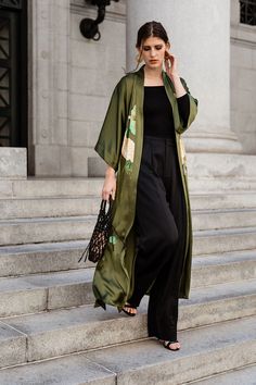 Hand-Painted Crane Kimono Robe - Long | KIM+ONO Long Kimono Outfit, Look Kimono, Long Silk Kimono, Kimono Outfits, Modern Kimono, Mode Kimono, Kimono Outfit, Silk Kimono Robe, Looks Black