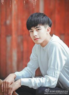 Song Wei Long - 宋威龙 Haircut For Long Hair Korean, Asian Men Hair, Long Hair Korean, Skin Fade With Beard, Haircut For Long Hair