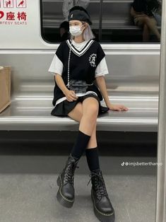 Dr Martens Outfit Korean, Pretty Outfits Dress, Korean Fashion Grunge, 일본 패션, Korean Outfits, Casual Style Outfits, Mode Inspiration