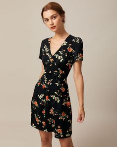 Button Up Mini Dress, Tailored Clothes, Floral Button Up, Different Dresses, Short Sleeve Mini Dress, Midi Maxi Dress, Floral Mini Dress, Floral Dress Black, Mini Dress With Sleeves