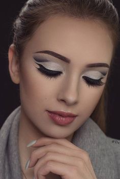 Lipstick Pictures, Contour Makeup Tutorial, Makeup Tutorial Eyeliner, Makeup Tutorial Eyeshadow, Dramatic Eyes, Stunning Eyes, Contour Makeup