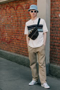 The Best Street Style from Milan Fashion Week Photos Baggy Grunge Outfit, Baggy Pants Outfit, Milan Fashion Week Men, Editorial Inspiration, Camp Shirts, 2019 Runway, Mens Summer Outfits