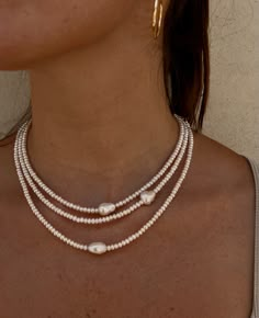 Karen Lazar Pearl on Pearl Necklace Pearl Beaded Jewelry, Trendy Pearl Necklace, Pearl Jewelry Necklace Simple, How To Style Pearl Necklace, How To Style Pearls, Delicate Pearl Jewelry, Pearl Necklace Outfit, Chains Aesthetic, Pearl Necklace Handmade