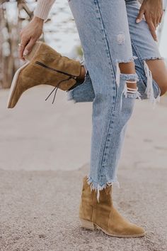 Cowgirl Ankle Boots Outfit, Ankle Cowgirl Boots Outfit, Fall Boots 2023, Western Boot Outfits, Buckle Boots Outfit, Suede Booties Outfit, Bootie Outfits, Frye Boots Outfit, Ankle Booties Outfit